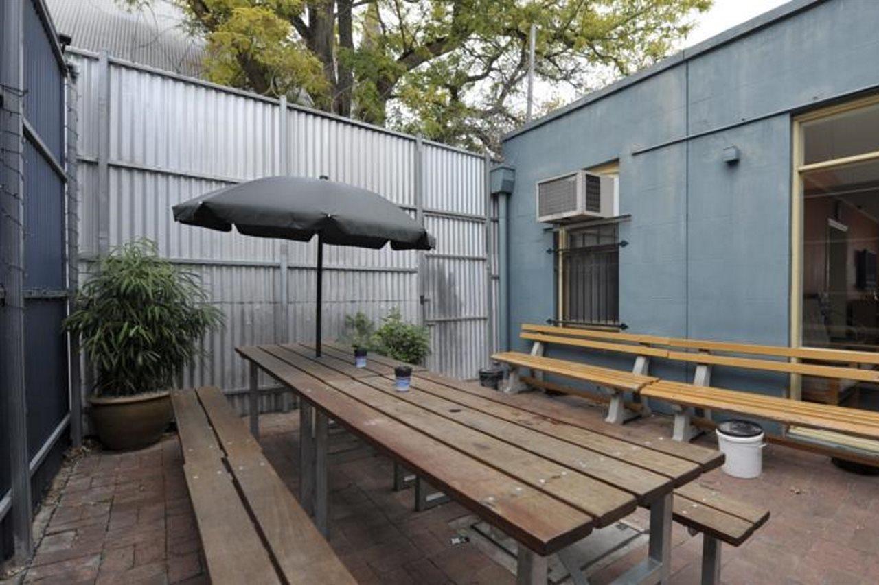 Backpack Oz Hostel Adelaide Bagian luar foto